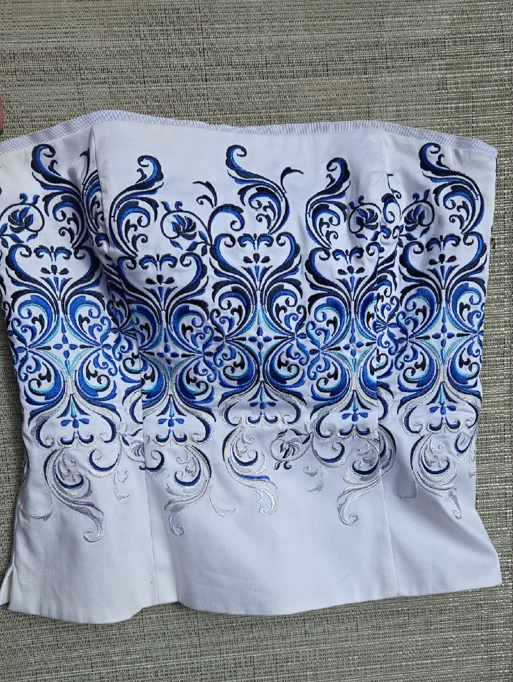 White House Black Market White Top with Black Label